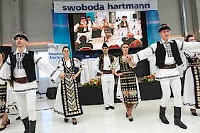 Swoboda Hartmann Romania Srl In Sibiu Rumanien Feiert 10 Jahriges Firmenjubilaum Und Werkserweitung Saule Des Erfolgs